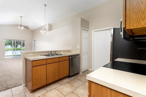 House in Orlando, Florida 4 bedrooms, 121.61 sq.m. № 1849810 - photo 4