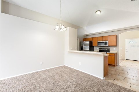 House in Orlando, Florida 4 bedrooms, 121.61 sq.m. № 1849810 - photo 7