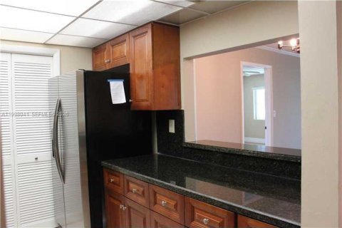 Condo in Weston, Florida, 2 bedrooms  № 2063342 - photo 2