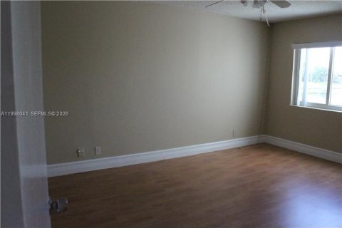 Condo in Weston, Florida, 2 bedrooms  № 2063342 - photo 5