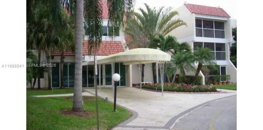 Condo in Weston, Florida, 2 bedrooms  № 2063342