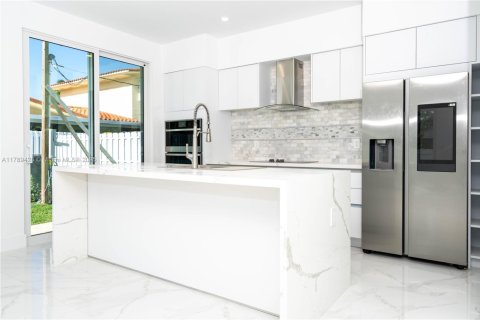 Купить виллу или дом в Майами, Флорида 4 спальни, № 2048257 - фото 12