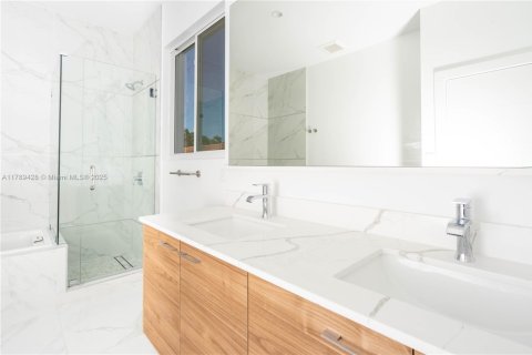 Купить виллу или дом в Майами, Флорида 4 спальни, № 2048257 - фото 15