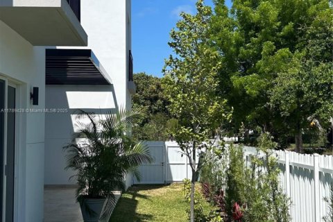 Купить виллу или дом в Майами, Флорида 4 спальни, № 2048257 - фото 4