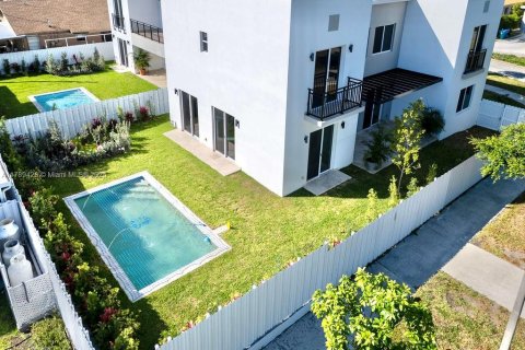 Купить виллу или дом в Майами, Флорида 4 спальни, № 2048257 - фото 3