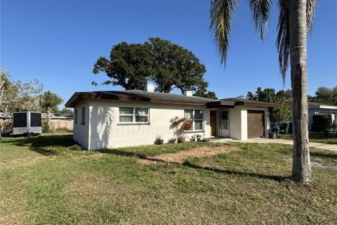 House in Clearwater, Florida 2 bedrooms, 110.74 sq.m. № 2308673 - photo 4