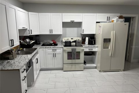 House in Clearwater, Florida 2 bedrooms, 110.74 sq.m. № 2308673 - photo 10