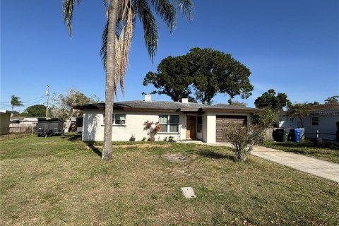 House in Clearwater, Florida 2 bedrooms, 110.74 sq.m. № 2308673 - photo 2