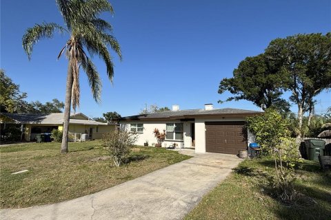 House in Clearwater, Florida 2 bedrooms, 110.74 sq.m. № 2308673 - photo 3