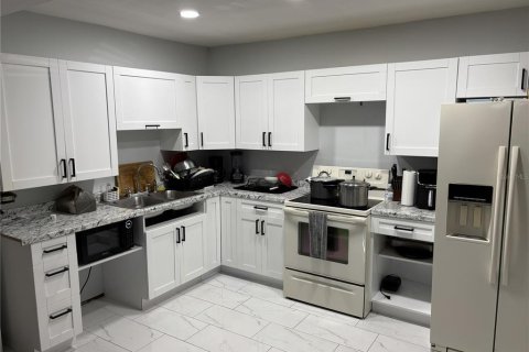House in Clearwater, Florida 2 bedrooms, 110.74 sq.m. № 2308673 - photo 8