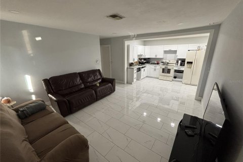 House in Clearwater, Florida 2 bedrooms, 110.74 sq.m. № 2308673 - photo 6