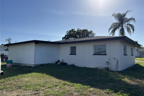 House in Clearwater, Florida 2 bedrooms, 110.74 sq.m. № 2308673 - photo 5