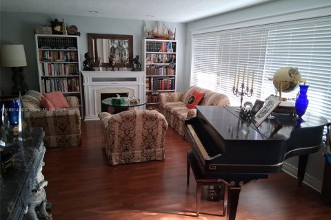 House in Hollywood, Florida 3 bedrooms, 142.88 sq.m. № 2012936 - photo 4