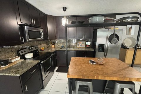 Condominio en alquiler en Miami Lakes, Florida, 1 dormitorio, 62.43 m2 № 1949193 - foto 1