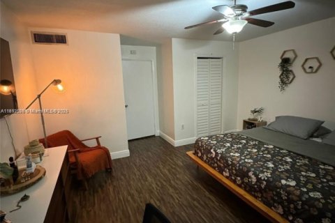 Condominio en alquiler en Miami Lakes, Florida, 1 dormitorio, 62.43 m2 № 1949193 - foto 7