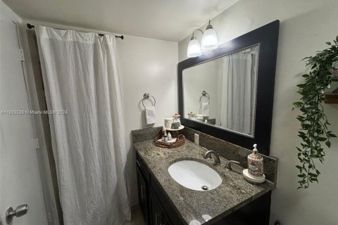 Condominio en alquiler en Miami Lakes, Florida, 1 dormitorio, 62.43 m2 № 1949193 - foto 9