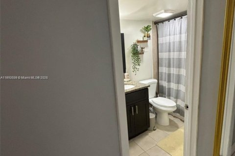 Condominio en alquiler en Miami Lakes, Florida, 1 dormitorio, 62.43 m2 № 1949193 - foto 11