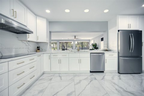 Снять в аренду виллу или дом в Форт-Лодердейл, Флорида 4 спальни, 293.39м2, № 2015590 - фото 17