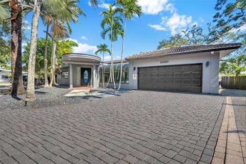 Снять в аренду виллу или дом в Форт-Лодердейл, Флорида 4 спальни, 293.39м2, № 2015590 - фото 2