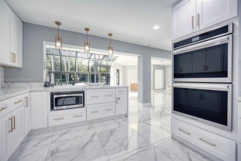 Снять в аренду виллу или дом в Форт-Лодердейл, Флорида 4 спальни, 293.39м2, № 2015590 - фото 19