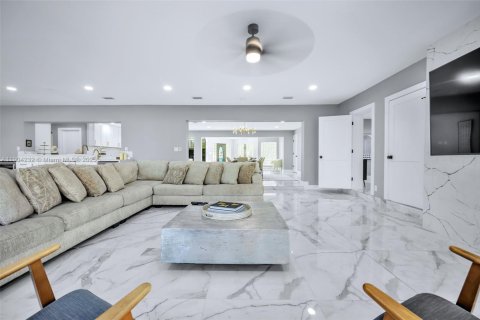 Снять в аренду виллу или дом в Форт-Лодердейл, Флорида 4 спальни, 293.39м2, № 2015590 - фото 29