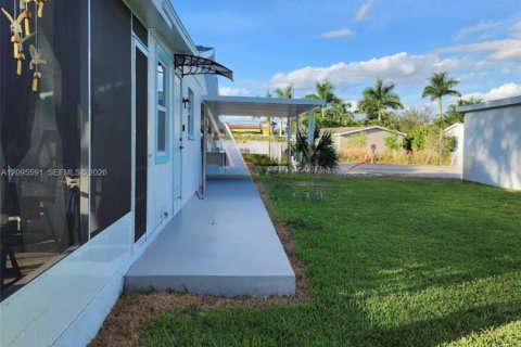 House in Fort Myers, Florida 3 bedrooms, 121.98 sq.m. № 2390568 - photo 25