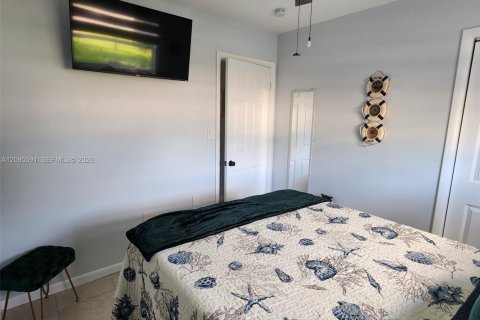 House in Fort Myers, Florida 3 bedrooms, 121.98 sq.m. № 2390568 - photo 10