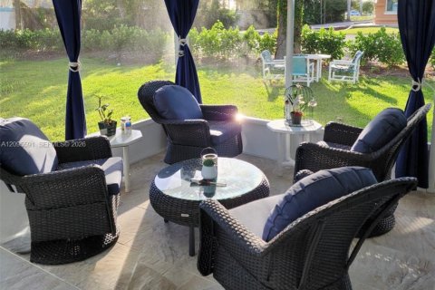 House in Fort Myers, Florida 3 bedrooms, 121.98 sq.m. № 2390568 - photo 22