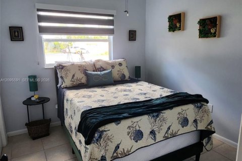 House in Fort Myers, Florida 3 bedrooms, 121.98 sq.m. № 2390568 - photo 7