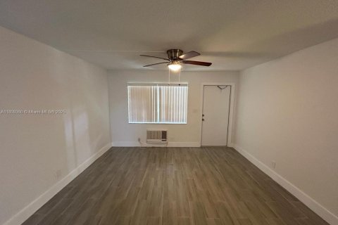 Купить кондоминиум в Дания-Бич, Флорида 2 спальни, 64.1м2, № 1958260 - фото 4