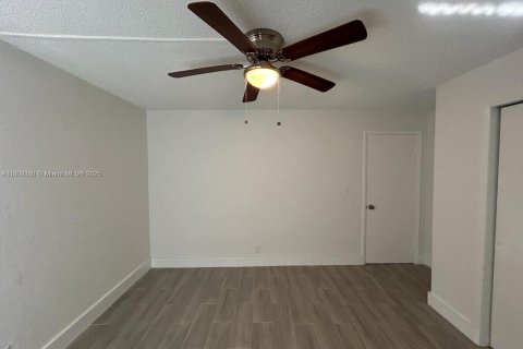 Купить кондоминиум в Дания-Бич, Флорида 2 спальни, 64.1м2, № 1958260 - фото 7