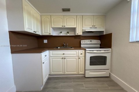 Купить кондоминиум в Дания-Бич, Флорида 2 спальни, 64.1м2, № 1958260 - фото 8