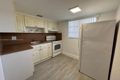 Купить кондоминиум в Дания-Бич, Флорида 2 спальни, 64.1м2, № 1958260 - фото 3