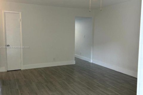 Купить кондоминиум в Дания-Бич, Флорида 2 спальни, 64.1м2, № 1958260 - фото 5