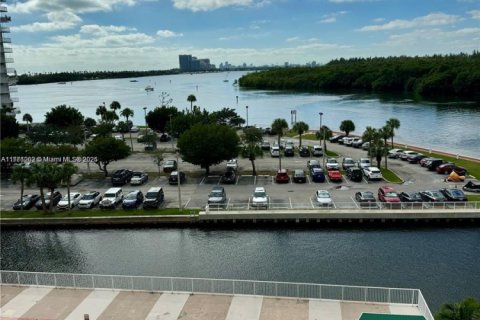 Copropriété à vendre à Sunny Isles Beach, Floride: 1 chambre, 65.5 m2 № 1862084 - photo 19
