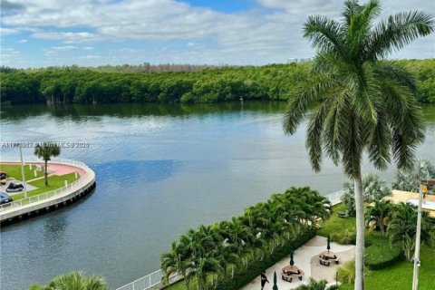 Copropriété à vendre à Sunny Isles Beach, Floride: 1 chambre, 65.5 m2 № 1862084 - photo 11