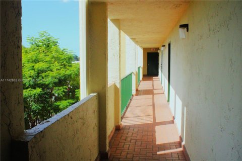 Condominio en venta en Miami, Florida, 1 dormitorio, 61.97 m2 № 1735937 - foto 10