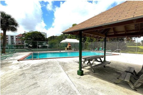 Condominio en venta en Miami, Florida, 1 dormitorio, 61.97 m2 № 1735937 - foto 12