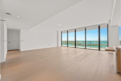Condo in Miami Beach, Florida, 3 bedrooms  № 2026458 - photo 2
