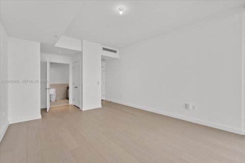 Condo in Miami Beach, Florida, 3 bedrooms  № 2026458 - photo 22