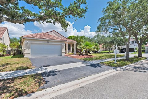 Casa en Weston, Florida 3 dormitorios, 133.78 m2 № 2078106