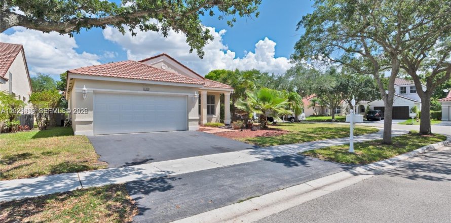 Casa en Weston, Florida 3 dormitorios, 133.78 m2 № 2078106