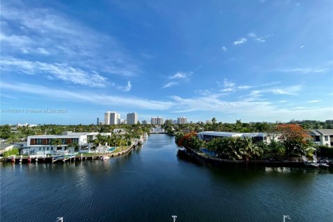 Condo in Hallandale Beach, Florida, 2 bedrooms  № 2016308