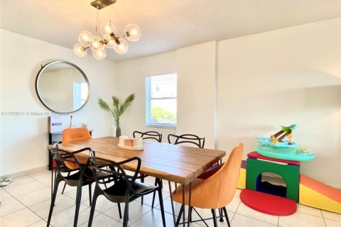 Condo in Hallandale Beach, Florida, 2 bedrooms  № 2016308 - photo 3