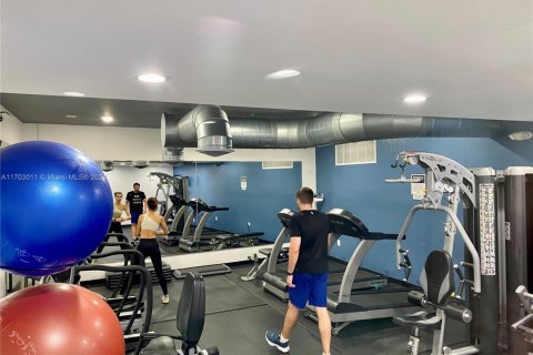 Condo in Hallandale Beach, Florida, 2 bedrooms  № 2016308 - photo 26