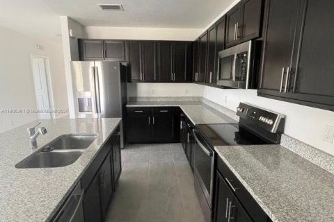 Casa en venta en Port St. Lucie, Florida, 4 dormitorios, 197.51 m2 № 1955955 - foto 3