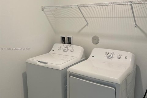 Casa en venta en Port St. Lucie, Florida, 4 dormitorios, 197.51 m2 № 1955955 - foto 8