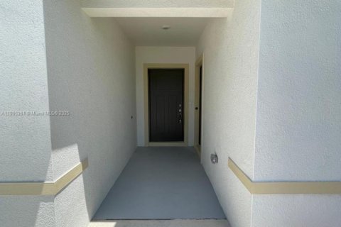 Casa en venta en Port St. Lucie, Florida, 4 dormitorios, 197.51 m2 № 1955955 - foto 2