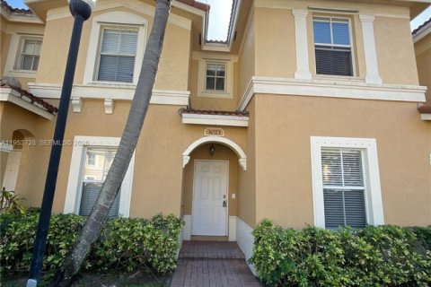 Condominio en Miramar, Florida, 2 dormitorios  № 2009592