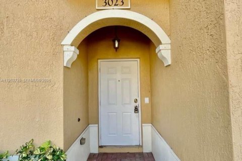 Condominio en alquiler en Miramar, Florida, 2 dormitorios, 110.55 m2 № 2009592 - foto 2